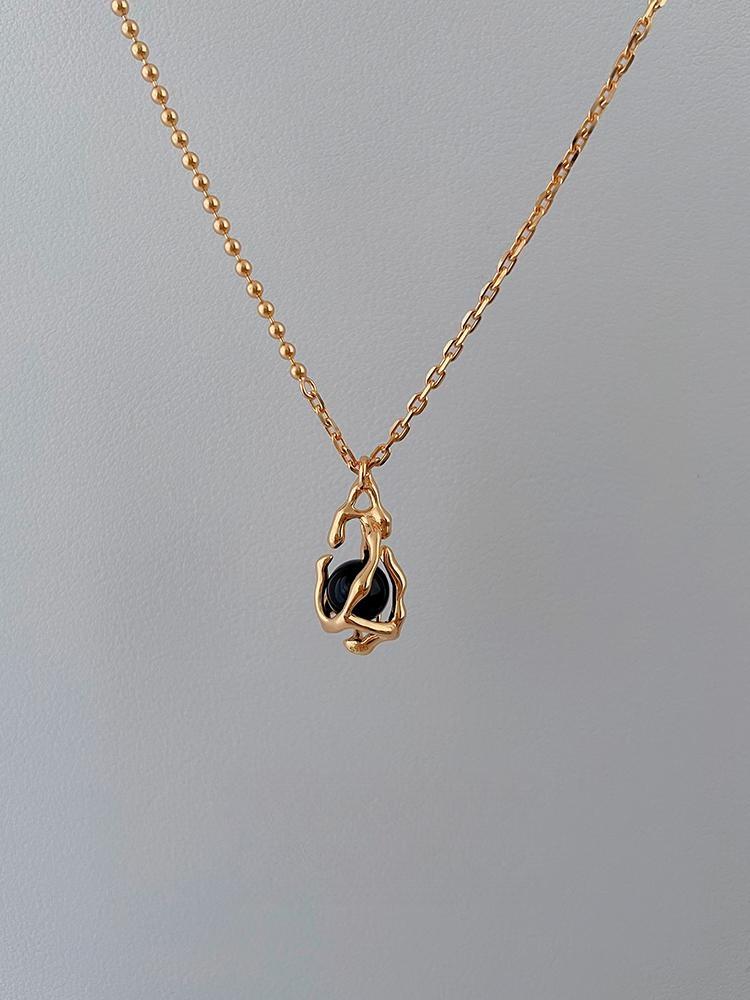 Heartbeat Elegance: Black Onyx Pendant Necklace