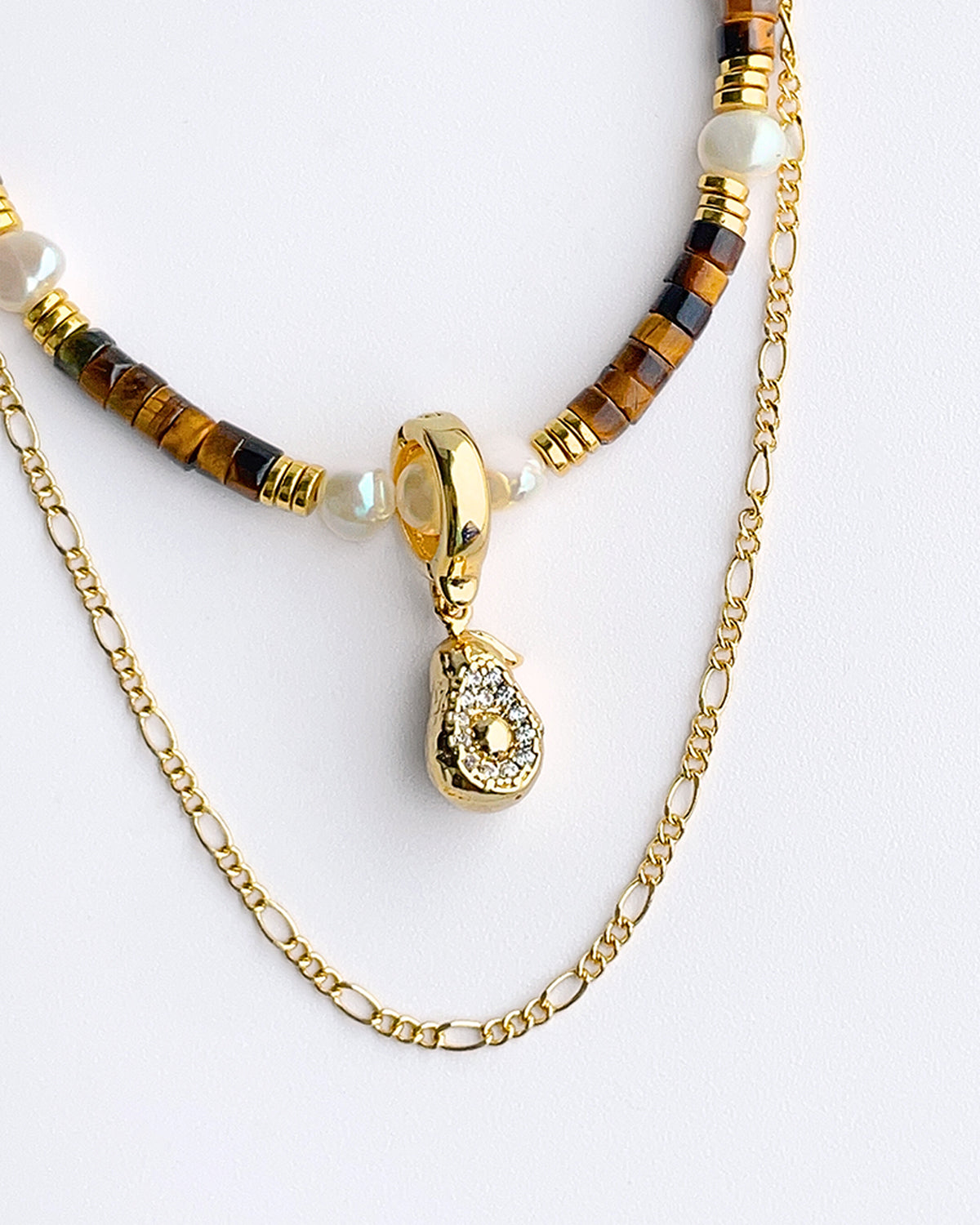 Collier superposé œil de tigre et perles baroques pour amoureux des fruits